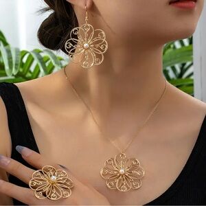 Elegant Geometric Cutout Flower Design Jewelry Set with Pearl Inlays